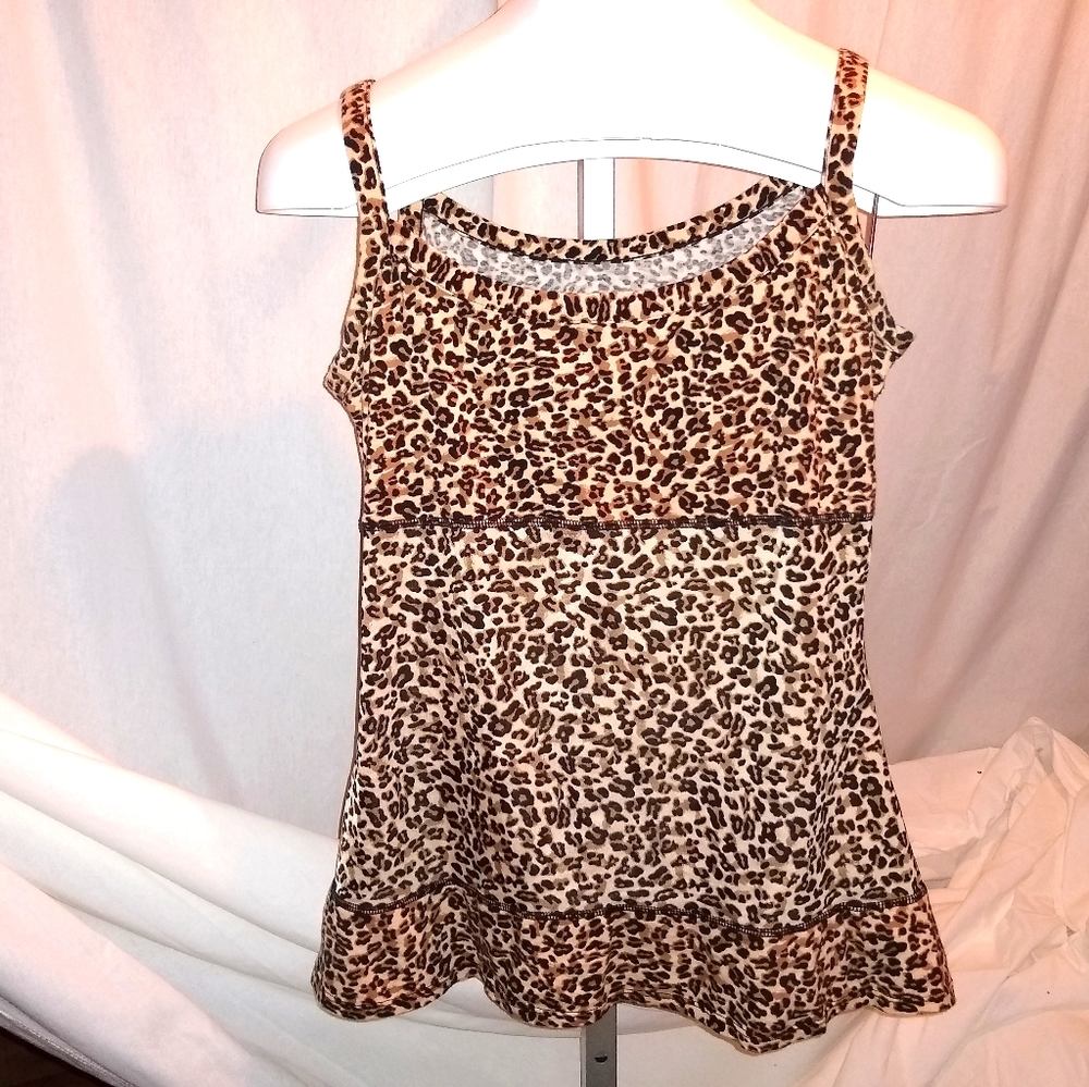 Tank, never been worn, pet free smoke free home